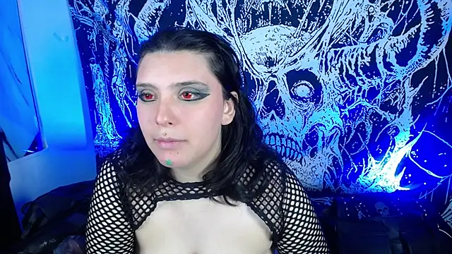 Snapshot of mikaskullcs chatting on 04/20/26, 10:00 mikaskullcs online show from 04/20/26, 10:00