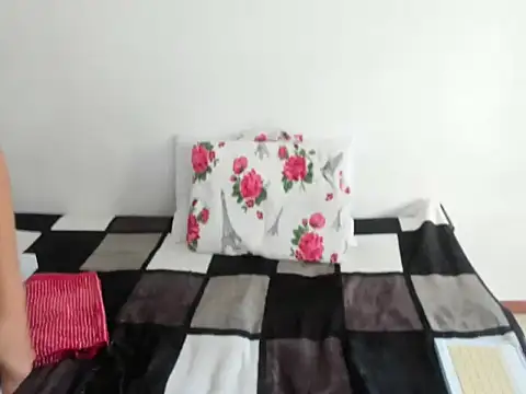 Snapshot of DulceXmile chatting on 10/16/25, 07:04 DulceXmile online show from 10/16/25, 07:04