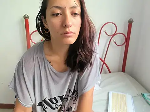 Snapshot of DulceXmile chatting on 12/05/25, 12:47 DulceXmile online show from 12/05/25, 12:47