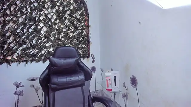 Snapshot of Sarahbrowm_ chatting on 09/08/25, 04:50 Sarahbrowm online show from 09/08/25, 04:50