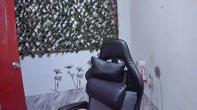 Snapshot of Sarahbrowm_ chatting on 09/13/25, 06:29 Sarahbrowm online show from 09/13/25, 06:29