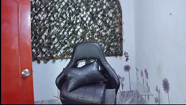 Snapshot of Sarahbrowm_ chatting on 09/25/25, 06:00 Sarahbrowm online show from 09/25/25, 06:00