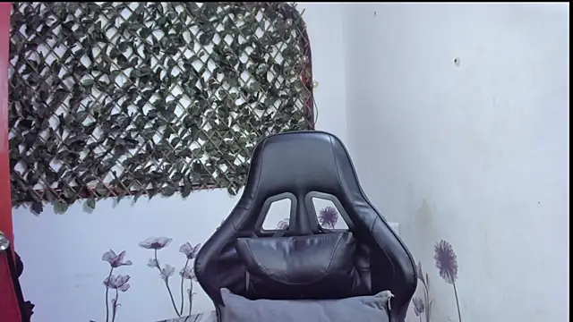 Snapshot of Sarahbrowm_ chatting on 10/05/25, 06:28 Sarahbrowm online show from 10/05/25, 06:28