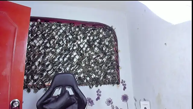 Snapshot of Sarahbrowm_ chatting on 10/09/25, 06:06 Sarahbrowm online show from 10/09/25, 06:06