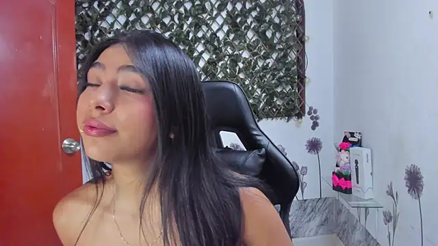 Snapshot of Sarahbrowm_ chatting on 11/09/25, 10:08 Sarahbrowm online show from 11/09/25, 10:08