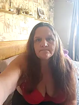 MissQueenBeex online show from 09/28/25, 03:39