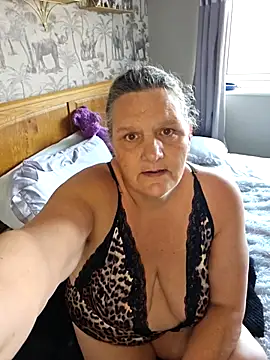 MissQueenBeex online show from 10/20/25, 01:33