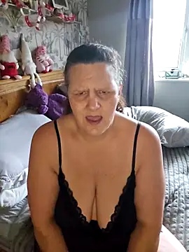 MissQueenBeex online show from 12/18/25, 11:05