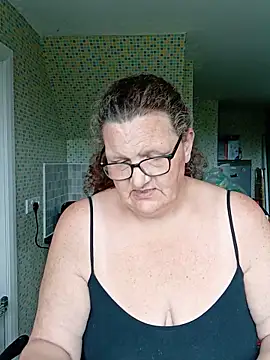 MissQueenBeex online show from 05/12/26, 02:36