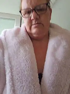 MissQueenBeex online show from 06/05/26, 07:25