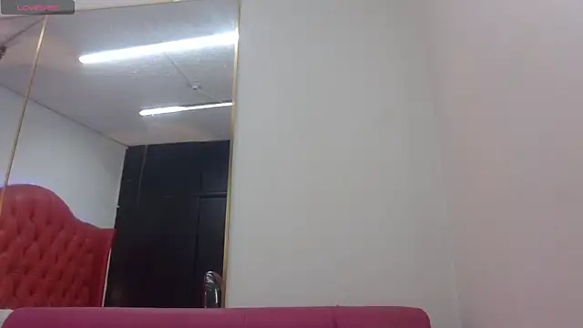 Snapshot of nei_girl chatting on 04/08/26, 11:54 nei girl online show from 04/08/26, 11:54