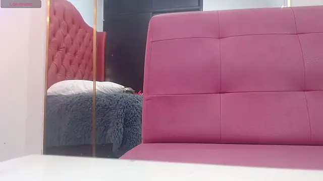 Snapshot of nei_girl chatting on 04/13/26, 11:48 nei girl online show from 04/13/26, 11:48