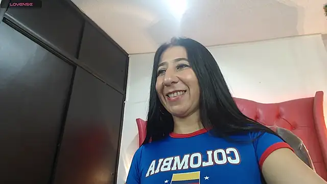 Snapshot of nei_girl chatting on 06/27/26, 11:48 nei girl online show from 06/27/26, 11:48