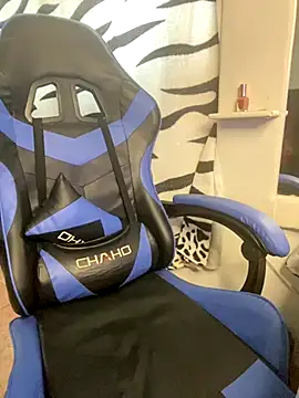 Snapshot of taimara_1 chatting on 10/19/25, 07:36 taimara 1 online show from 10/19/25, 07:36