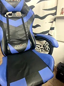 Snapshot of taimara_1 chatting on 10/21/25, 09:48 taimara 1 online show from 10/21/25, 09:48