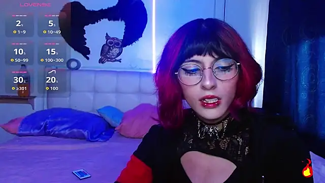 Snapshot of goth_minerva chatting on 09/29/25, 01:49 goth minerva online show from 09/29/25, 01:49