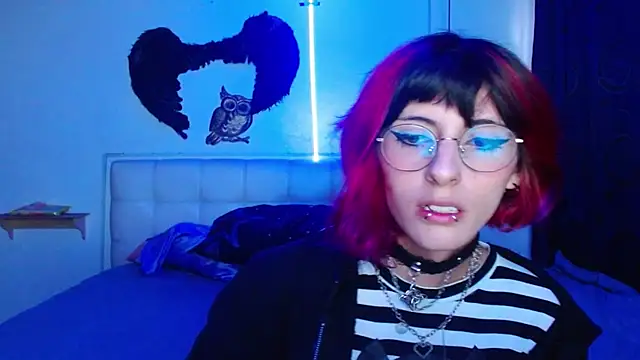 Snapshot of goth_minerva chatting on 10/06/25, 01:41 goth minerva online show from 10/06/25, 01:41