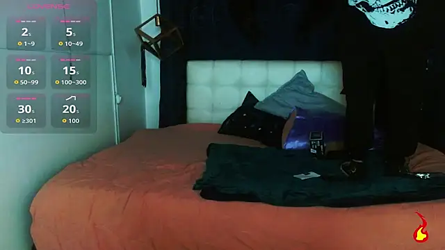 Snapshot of goth_minerva chatting on 10/12/25, 01:43 goth minerva online show from 10/12/25, 01:43