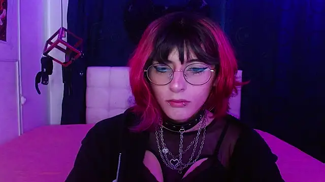 Snapshot of goth_minerva chatting on 10/22/25, 01:33 goth minerva online show from 10/22/25, 01:33