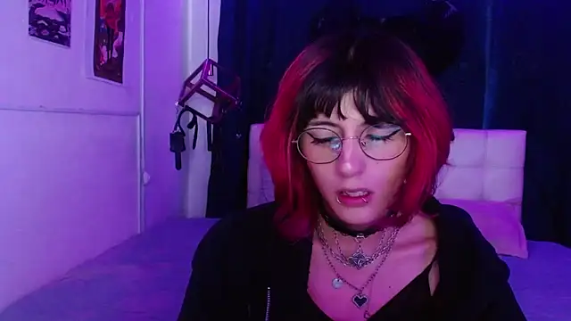 Snapshot of goth_minerva chatting on 10/24/25, 01:51 goth minerva online show from 10/24/25, 01:51