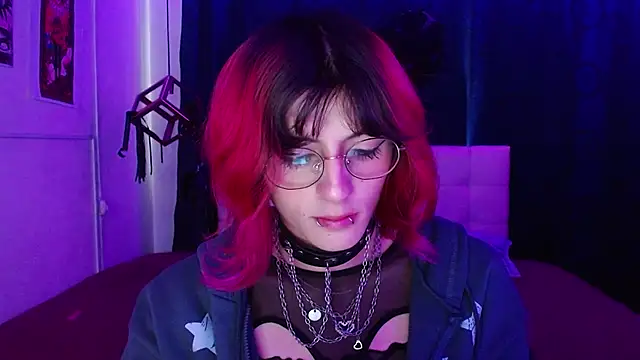 Snapshot of goth_minerva chatting on 10/29/25, 01:24 goth minerva online show from 10/29/25, 01:24