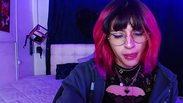 Snapshot of goth_minerva chatting on 11/03/25, 01:23 goth minerva online show from 11/03/25, 01:23