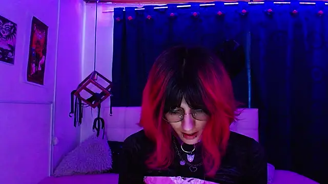 Snapshot of goth_minerva chatting on 11/14/25, 01:21 goth minerva online show from 11/14/25, 01:21