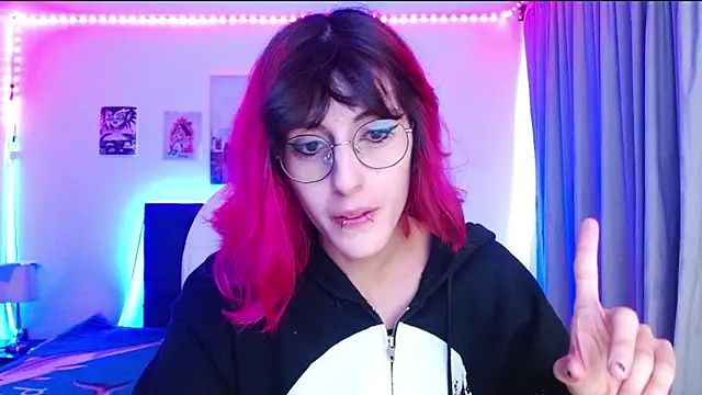 Snapshot of goth_minerva chatting on 11/26/25, 01:23 goth minerva online show from 11/26/25, 01:23