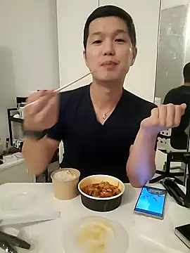 Snapshot of woonee827372 chatting on 09/10/25, 03:56 woonee827372 online show from 09/10/25, 03:56