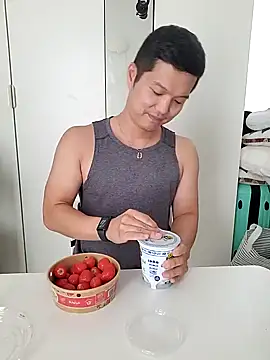 Snapshot of woonee827372 chatting on 10/04/25, 06:44 woonee827372 online show from 10/04/25, 06:44