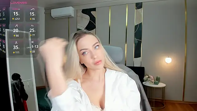  Miss Valentina  online show from 03/23/25, 01:31