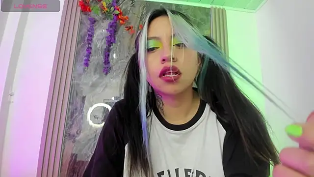 Snapshot of midory_ chatting on 09/09/25, 04:12 midory  online show from 09/09/25, 04:12