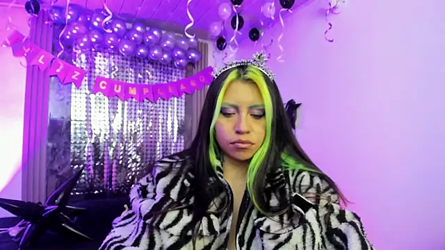 Snapshot of midory_ chatting on 10/29/25, 05:10 midory  online show from 10/29/25, 05:10