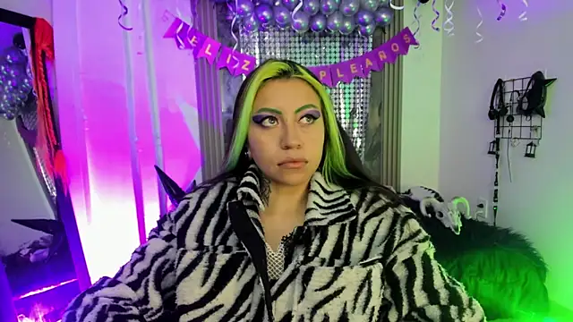 Snapshot of midory_ chatting on 10/30/25, 03:30 midory  online show from 10/30/25, 03:30