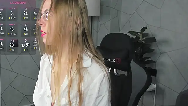 Snapshot of Joann_Shermann chatting on 11/14/25, 01:15 Joann Shermann online show from 11/14/25, 01:15