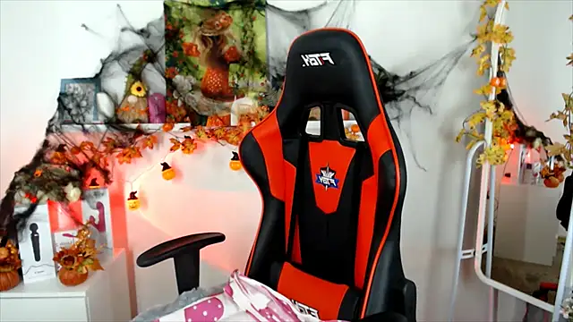 Snapshot of Lucky_Lana chatting on 10/28/25, 02:37 Lucky Lana online show from 10/28/25, 02:37