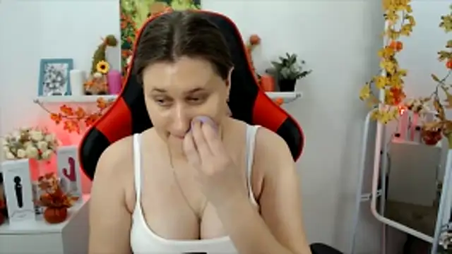 Snapshot of Lucky_Lana chatting on 11/07/25, 02:44 Lucky Lana online show from 11/07/25, 02:44