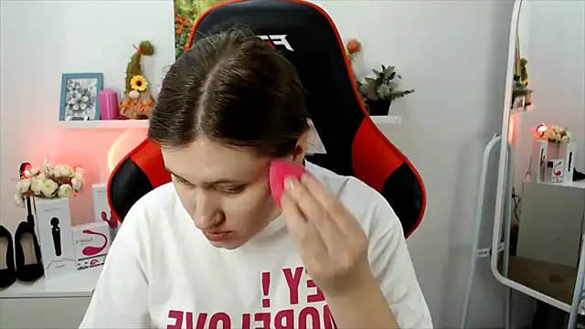 Snapshot of Lucky_Lana chatting on 11/21/25, 02:43 Lucky Lana online show from 11/21/25, 02:43