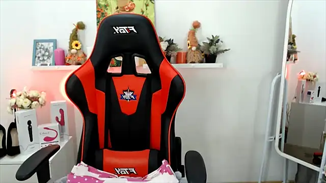 Snapshot of Lucky_Lana chatting on 11/24/25, 01:05 Lucky Lana online show from 11/24/25, 01:05