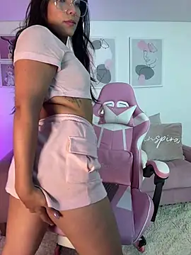 Snapshot of ariana_bae_ chatting on 03/21/25, 06:40 ariana bae online show from 03/21/25, 06:40