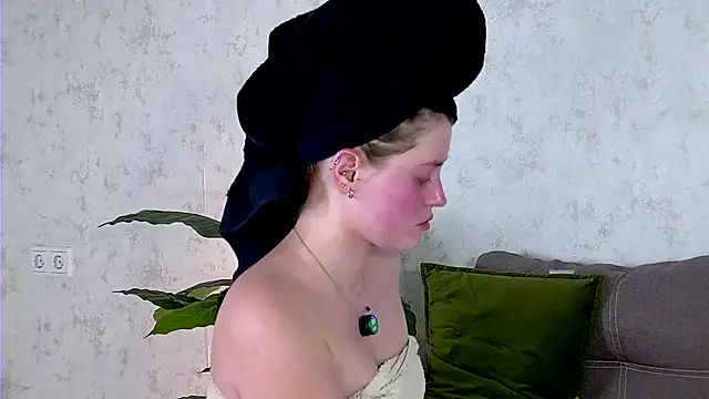 AshleyD  online show from 09/20/25, 02:45