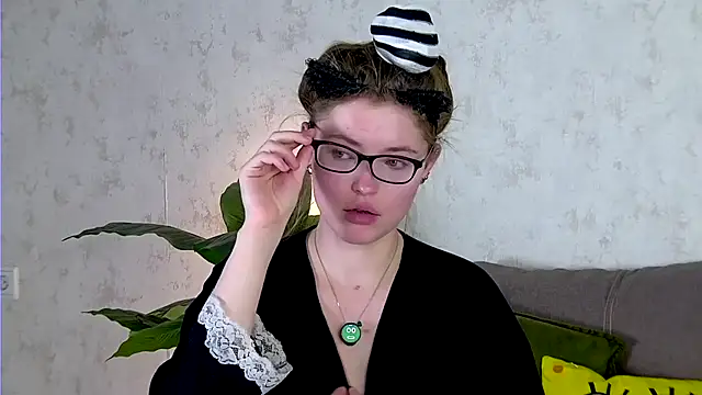 AshleyD  online show from 10/18/25, 03:20