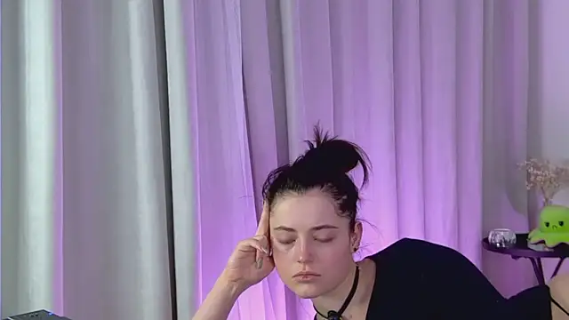 Snapshot of AshleyD_ chatting on 02/06/26, 01:43 AshleyD online show from 02/06/26, 01:43