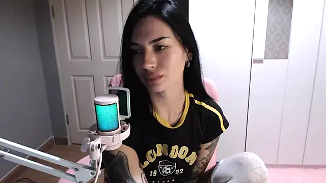 pixielustt online show from 11/10/25, 05:01