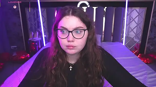 LuxSopphia online show from 02/16/26, 08:05