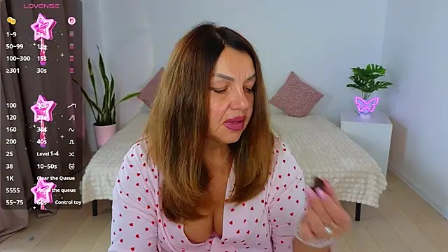 Snapshot of Nika_Light chatting on 10/01/25, 10:32 Nika Light online show from 10/01/25, 10:32