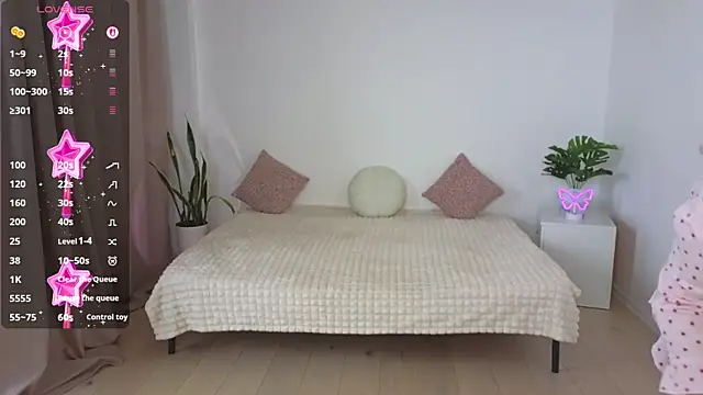 Snapshot of Nika_Light chatting on 10/06/25, 10:34 Nika Light online show from 10/06/25, 10:34