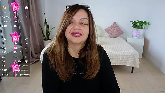 Snapshot of Nika_Light chatting on 10/14/25, 11:11 Nika Light online show from 10/14/25, 11:11