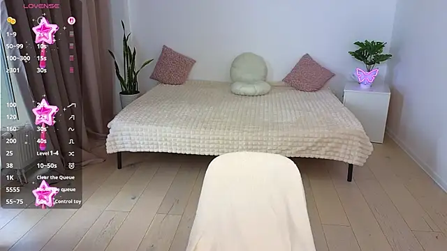 Snapshot of Nika_Light chatting on 10/19/25, 10:38 Nika Light online show from 10/19/25, 10:38