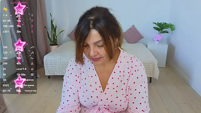 Snapshot of Nika_Light chatting on 10/20/25, 10:38 Nika Light online show from 10/20/25, 10:38